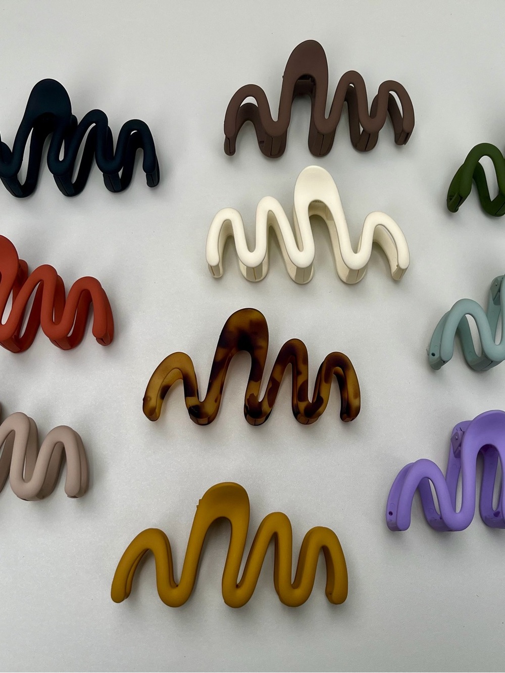 Wavy Matte Hair Claw Clip - Mustard